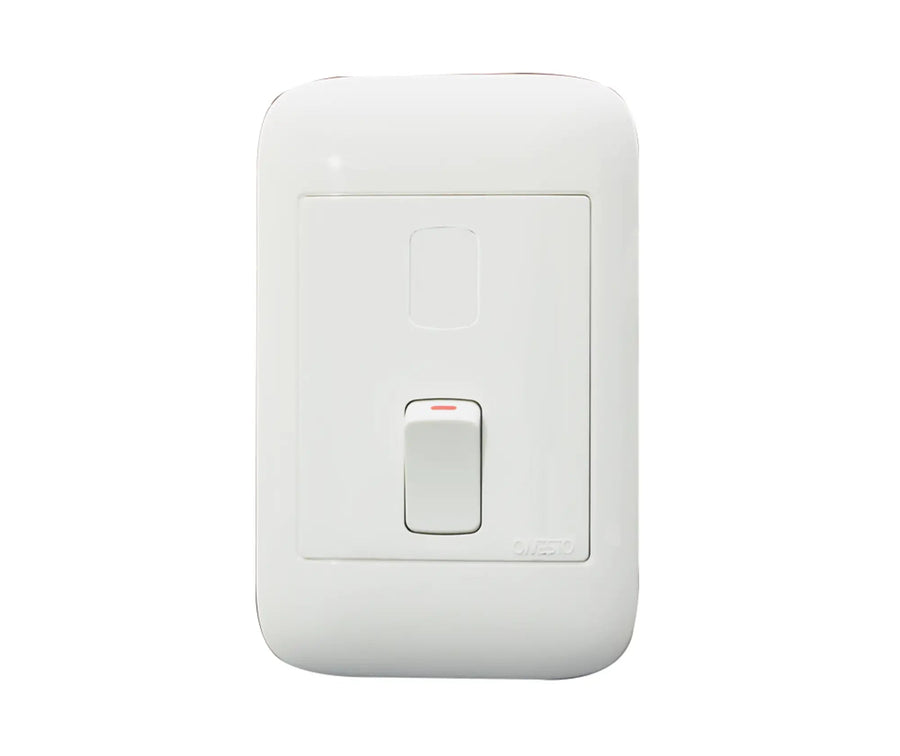 ONESTO ORACLE ONT2008 2X4 16A 1 LEVER INTERMEDIATE SWITCH - Onesto - Standard Lighting (Pty) Ltd